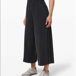 Lululemon Seek Softness Midrise Crop Capro